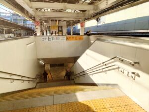新宿駅西口から都庁までの行き方!地下通路を使うと徒歩何分? 関東旅行ブログ